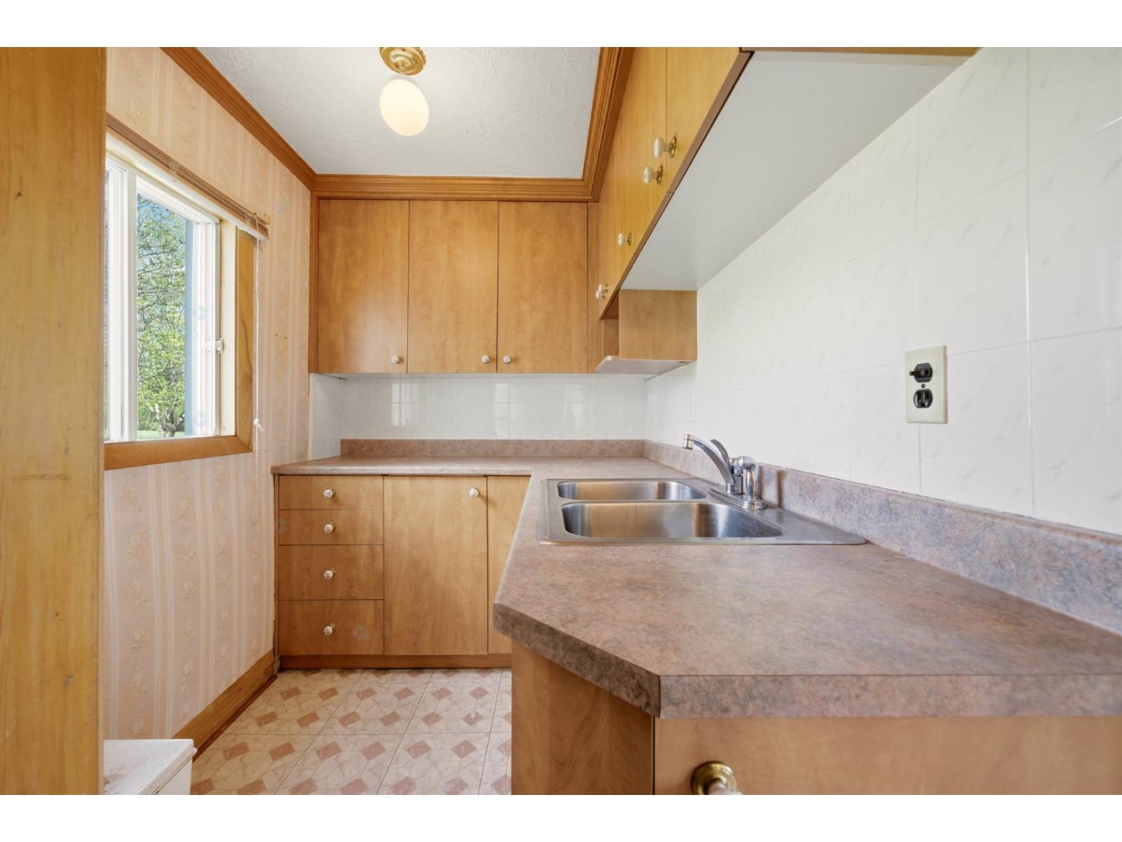2078z Ch. Hamel Property Photo 19