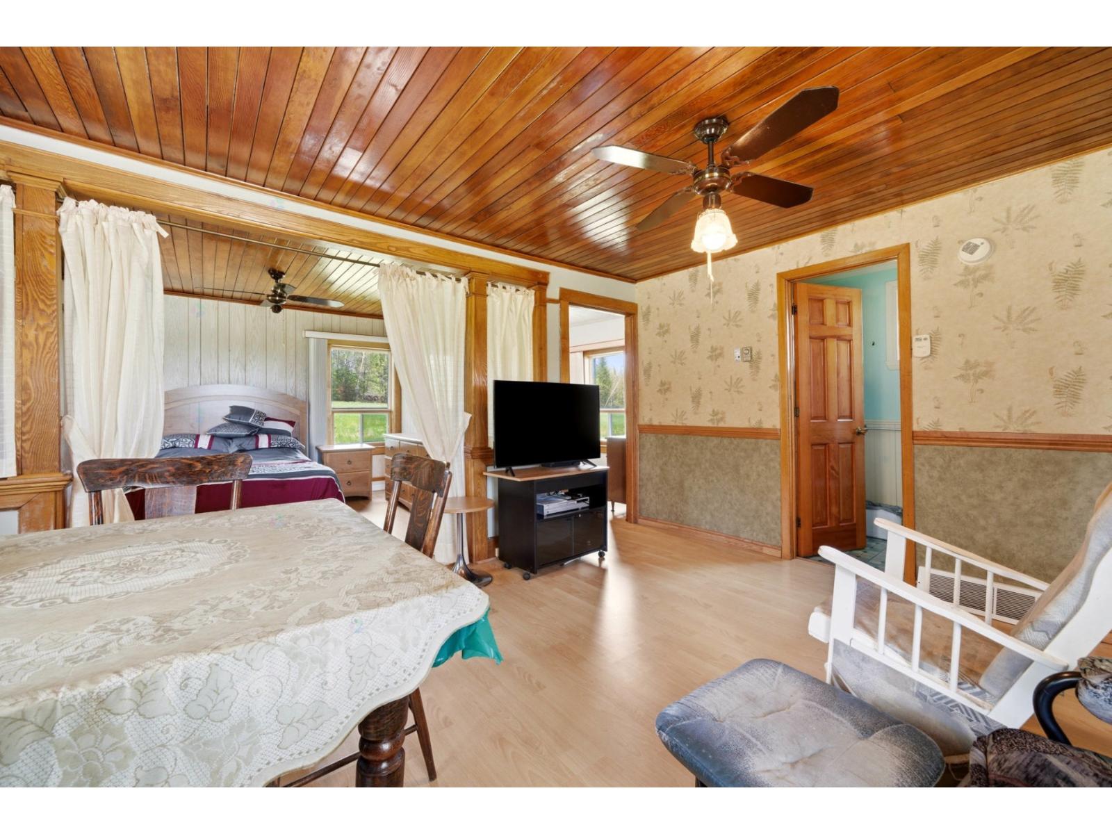 2078z Ch. Hamel Property Photo 24
