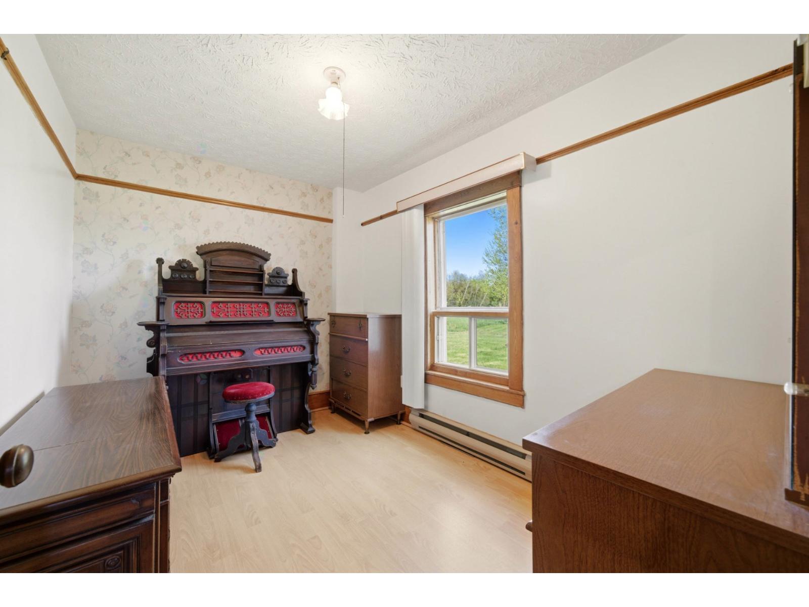 2078z Ch. Hamel Property Photo 27