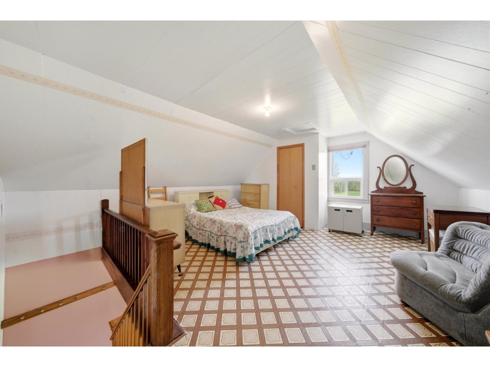 2078z Ch. Hamel Property Photo 33