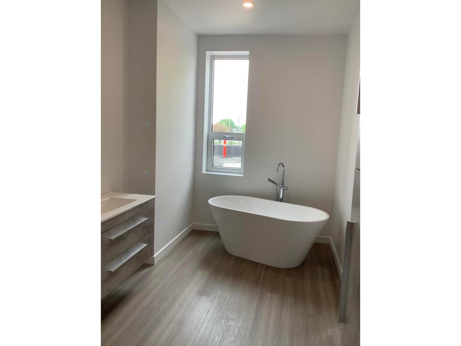 352 Rue Principale E. Property Photo 17
