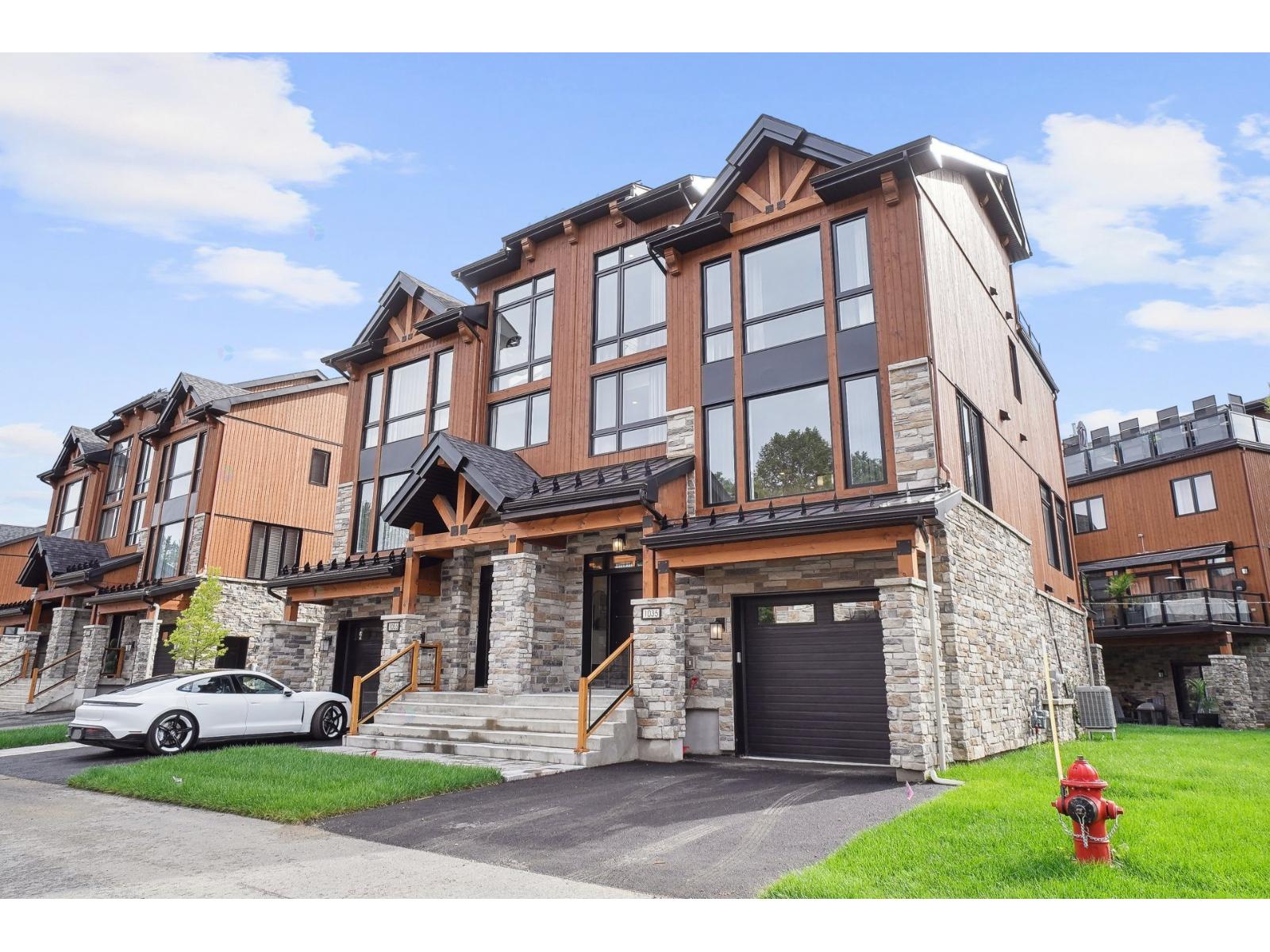 1035 Allée Du Géant Property Photo 1