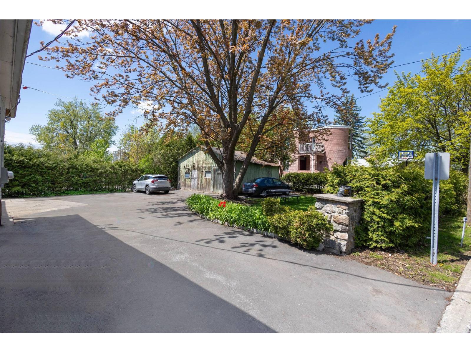 16149-16155 Boul. Gouin O. Property Photo 24