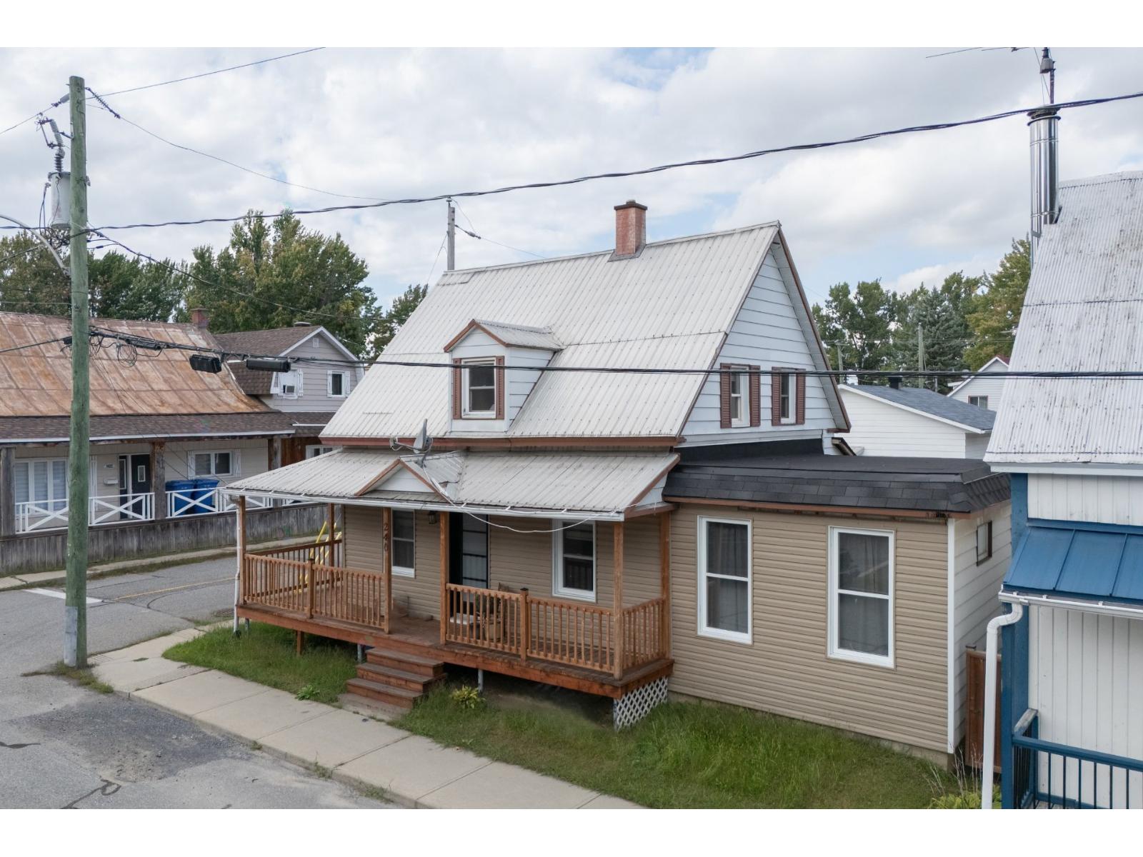 240 Rue St-Louis Property Photo 1