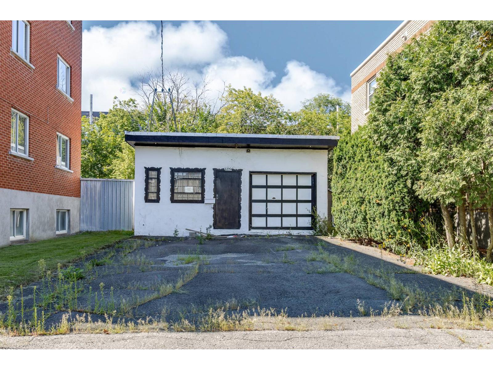 685 Av. Birch