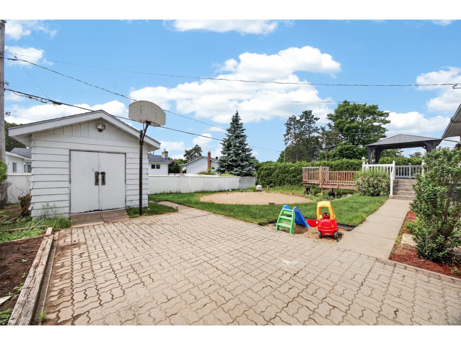 42 Rue Ste-hélène Property Photo 36