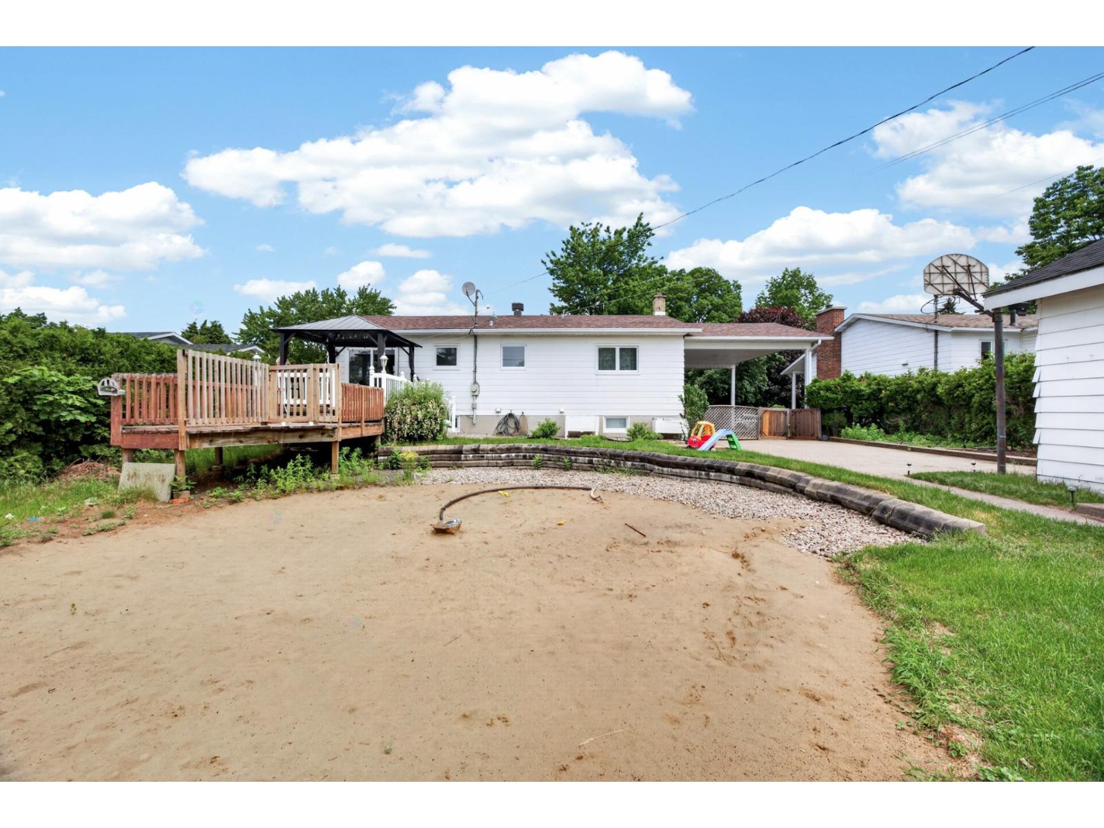 42 Rue Ste-hélène Property Photo 37