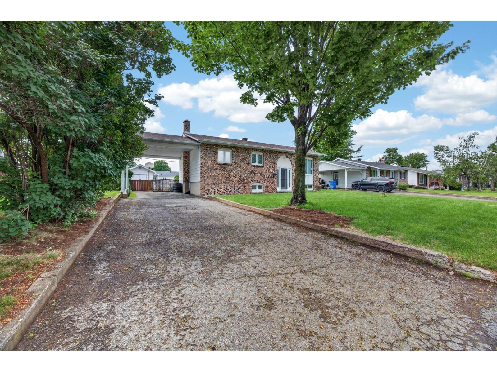 42 Rue Ste-hélène Property Photo 40