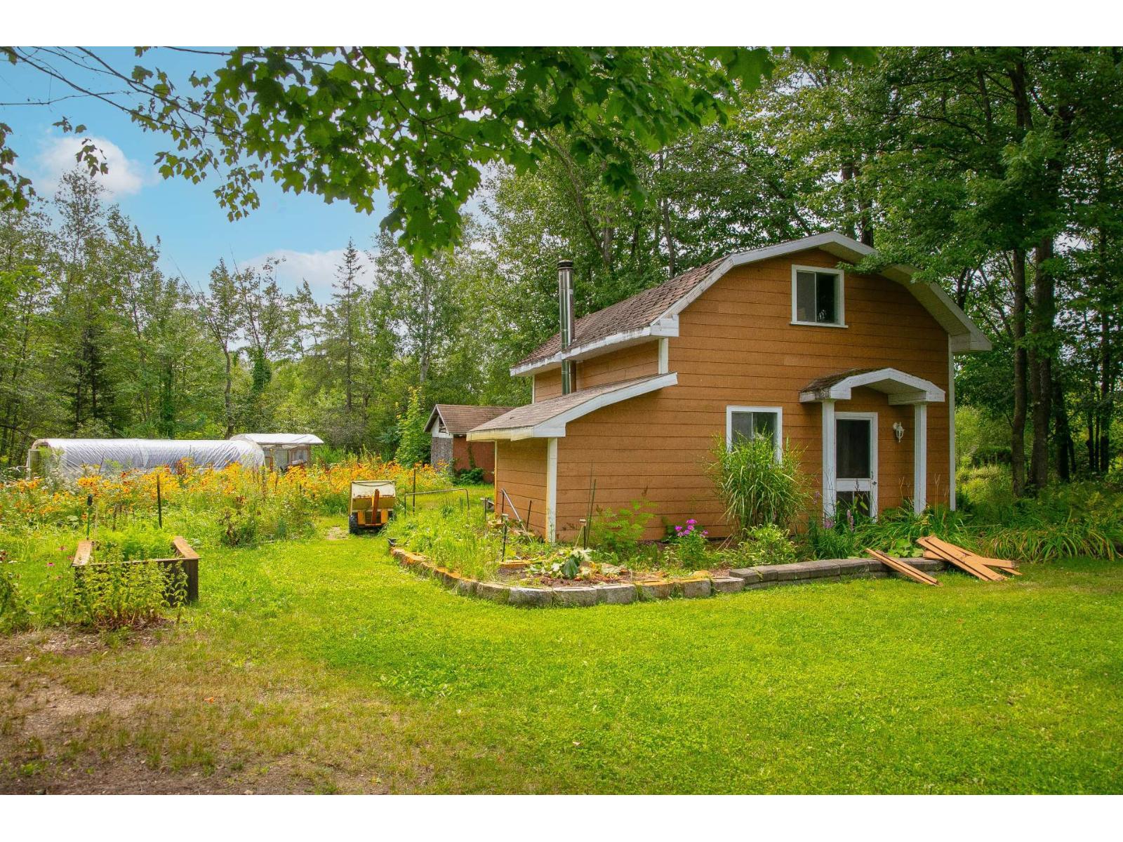 36 Ch. Couture Property Photo 3