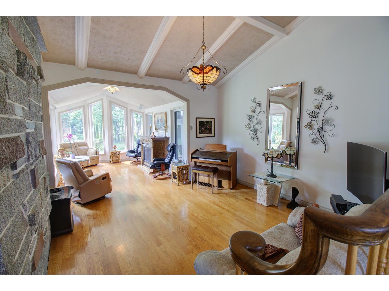 36 Ch. Couture Property Photo 8