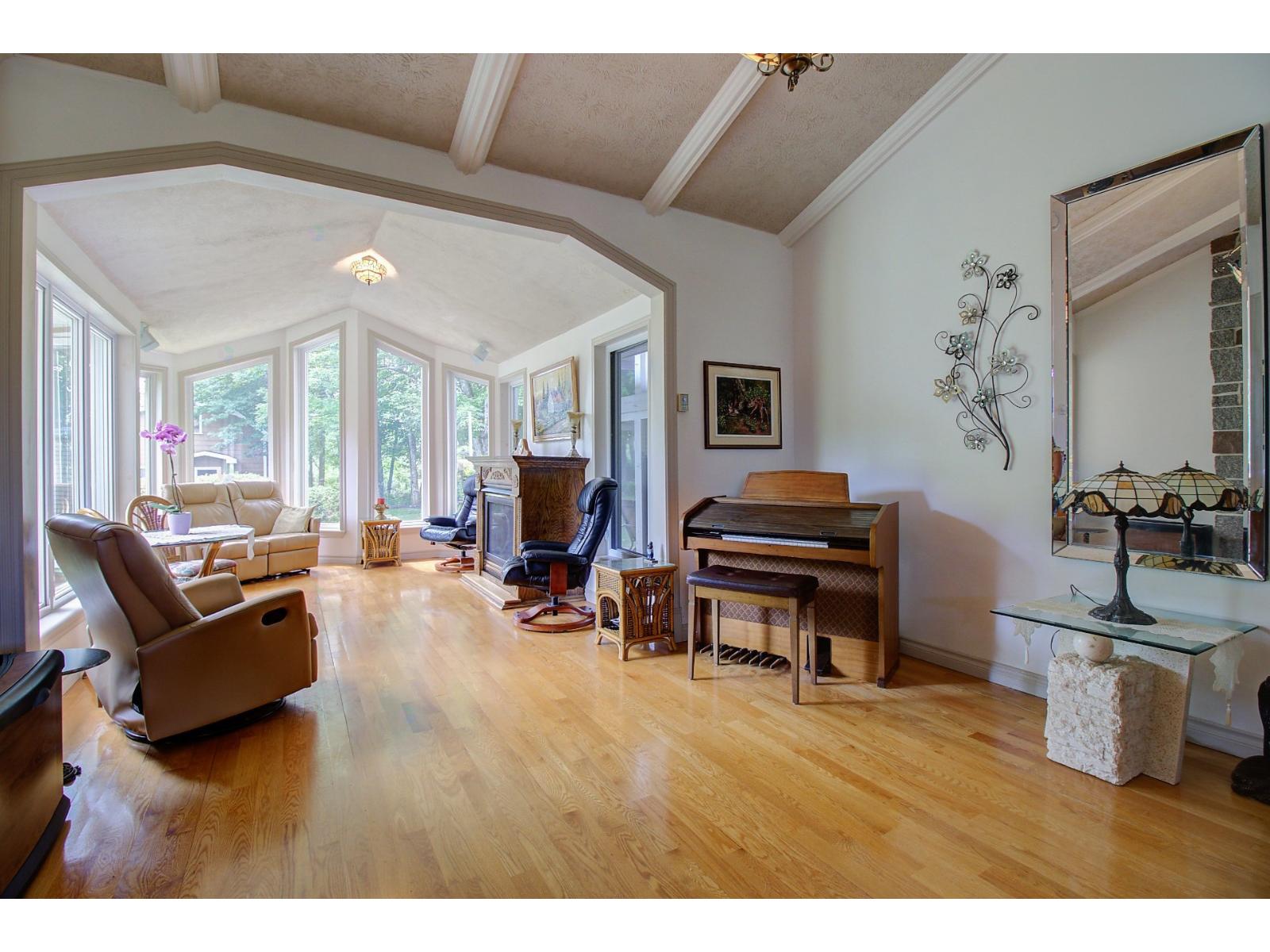 36 Ch. Couture Property Photo 9