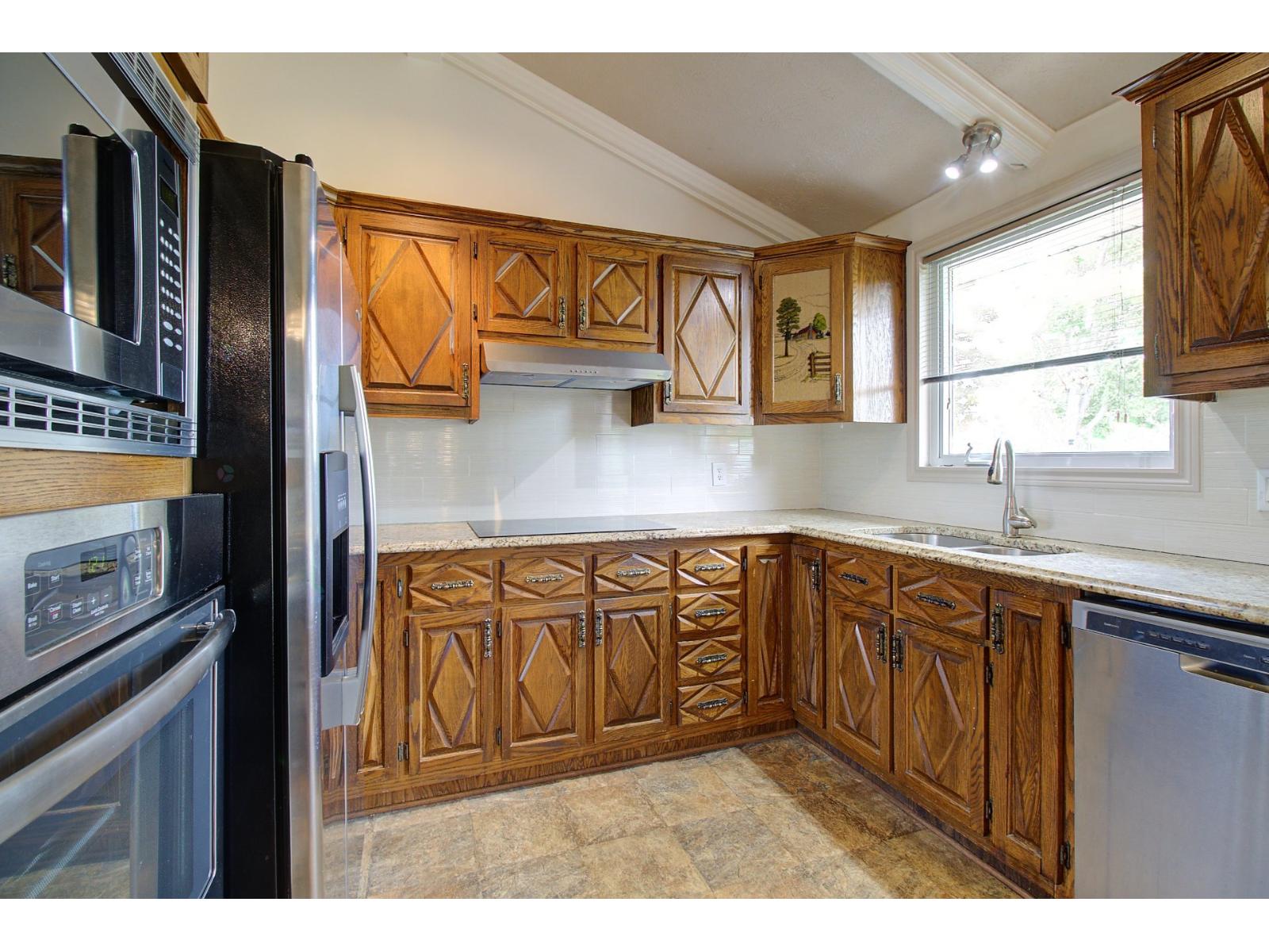 36 Ch. Couture Property Photo 16