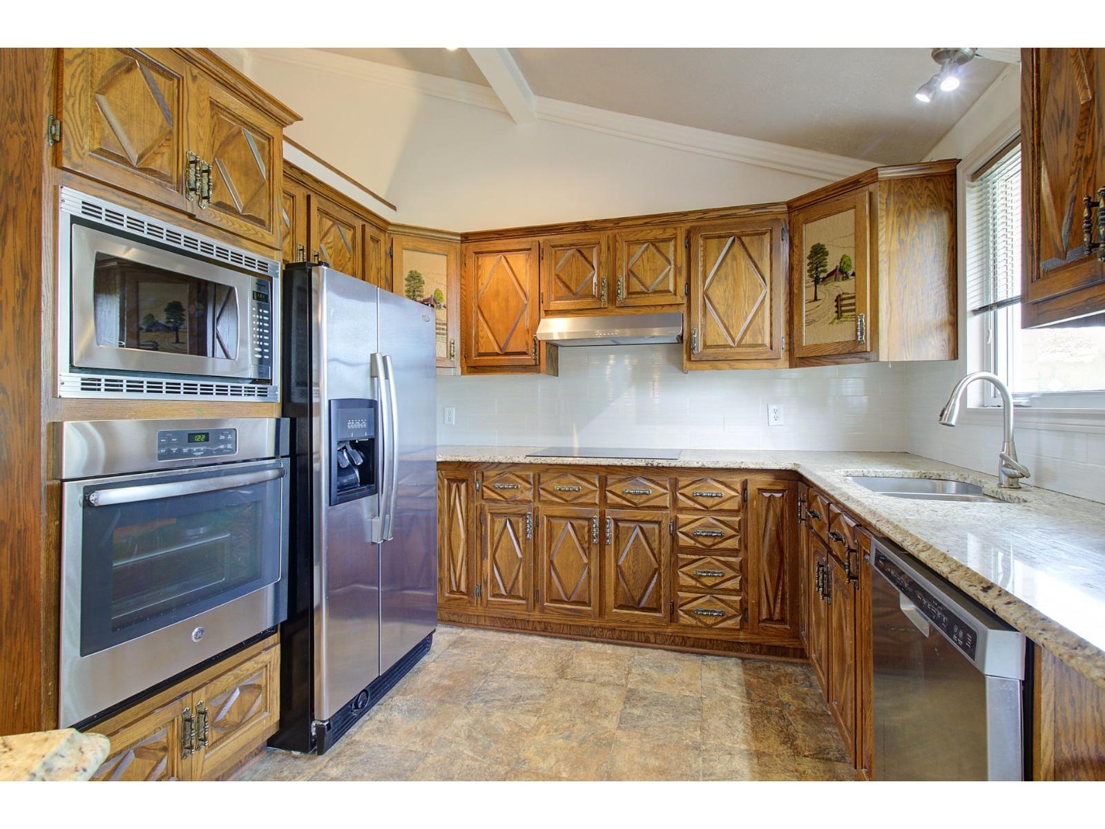36 Ch. Couture Property Photo 17