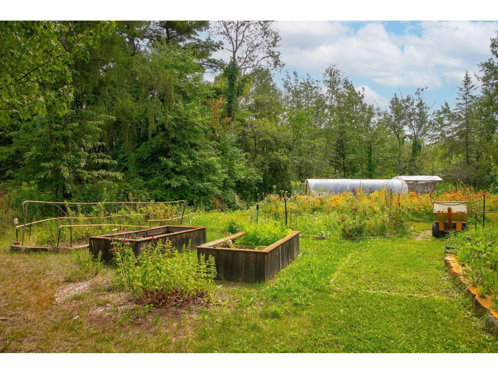 36 Ch. Couture Property Photo 34