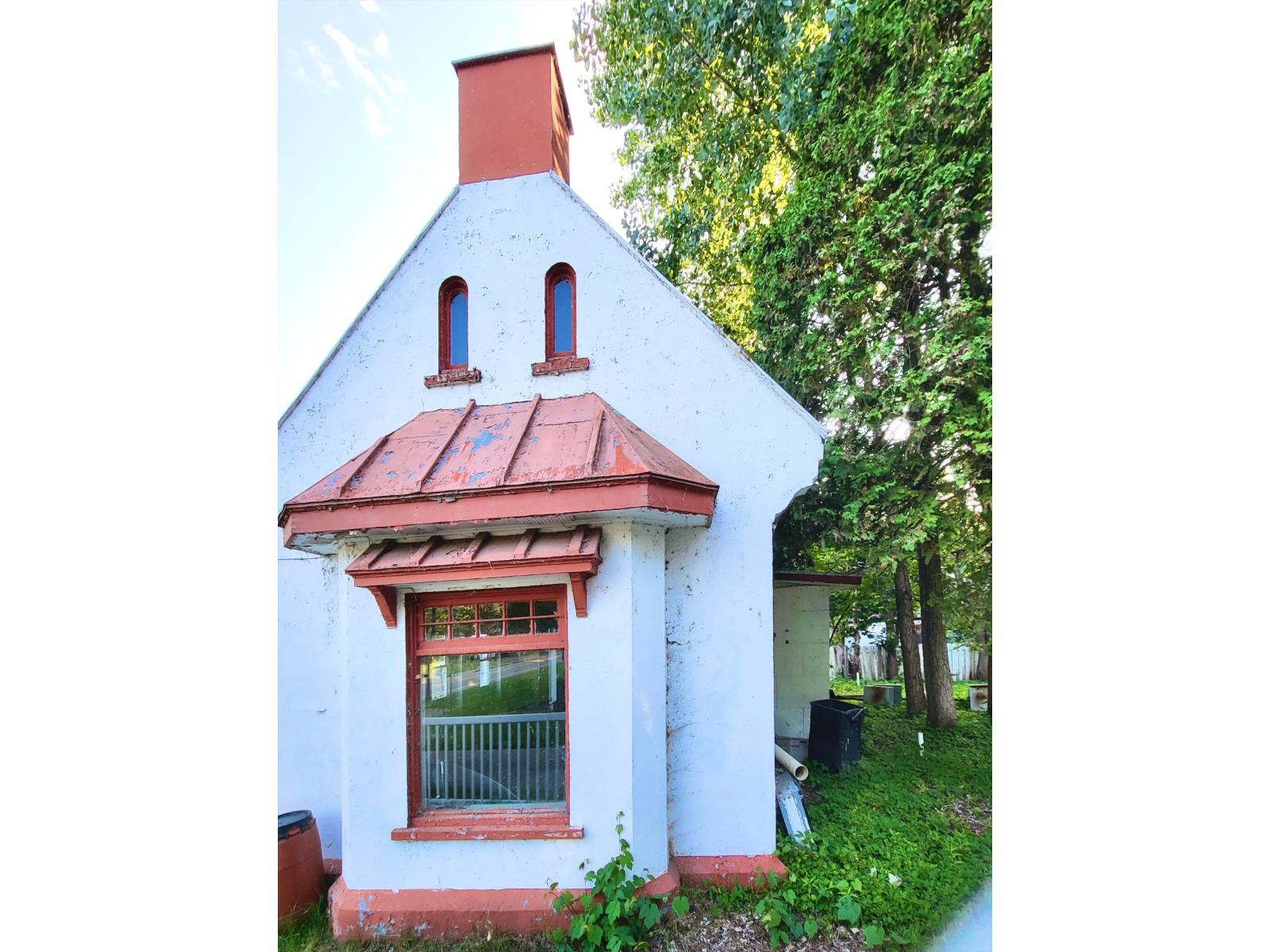 975 Rue Notre-dame Property Photo 4