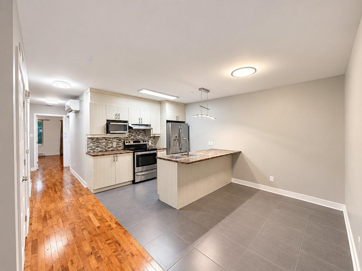 5031 Rue Turcot, #102 Property Photo 4