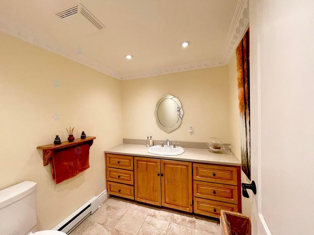 2291 Ch. Des Chênes E. Property Photo 17