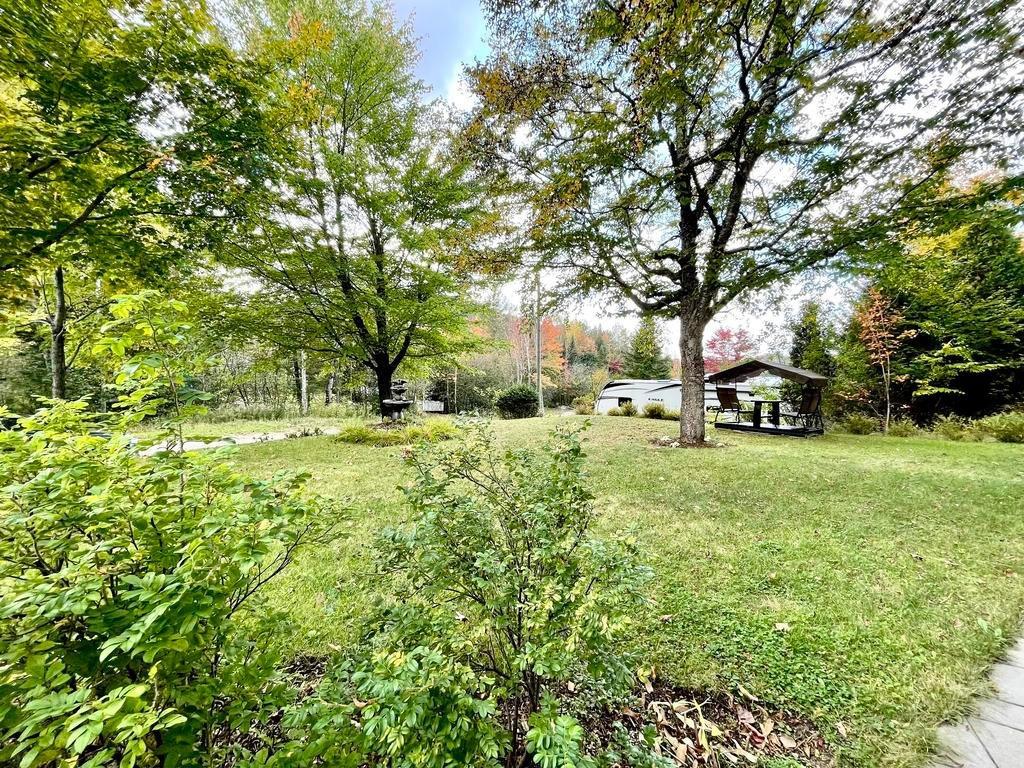 2291 Ch. Des Chênes E. Property Photo 23