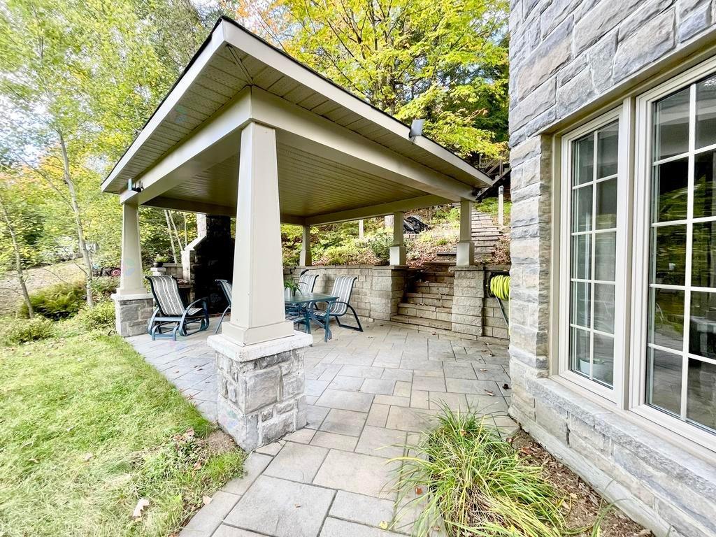 2291 Ch. Des Chênes E. Property Photo 24