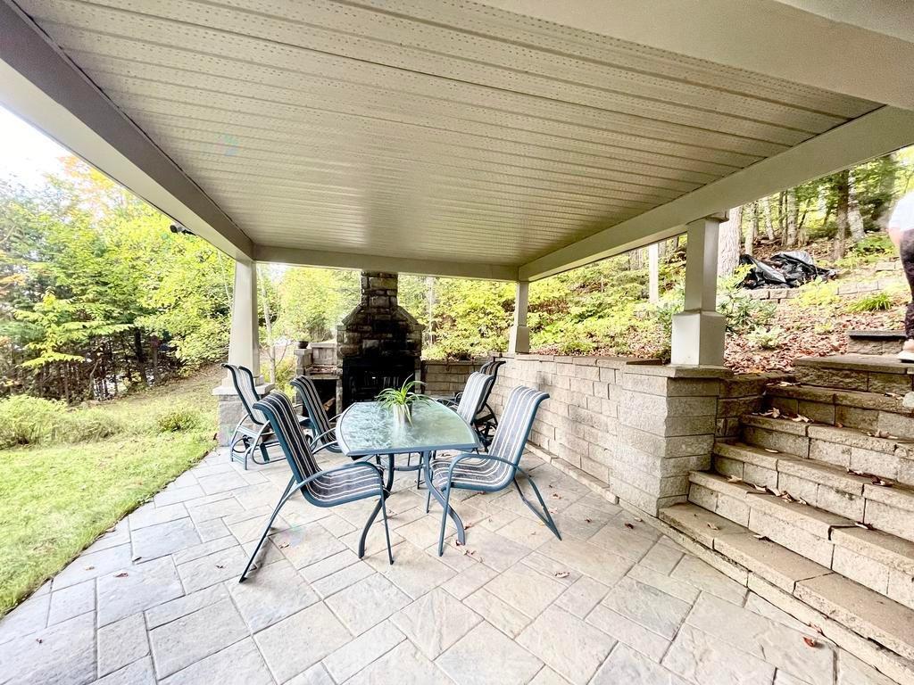 2291 Ch. Des Chênes E. Property Photo 25