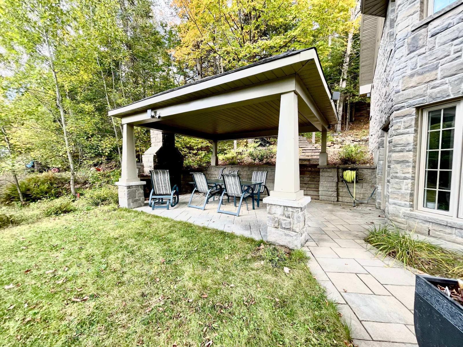2291 Ch. Des Chênes E. Property Photo 27