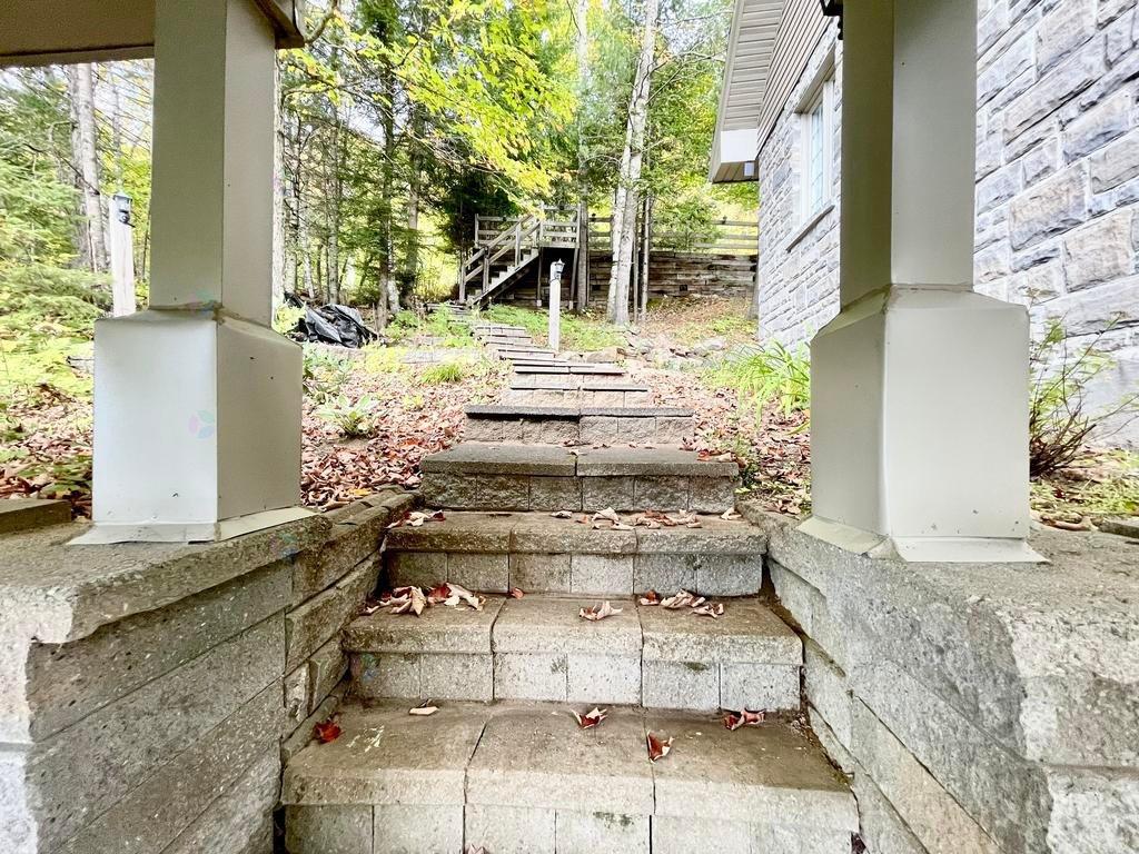 2291 Ch. Des Chênes E. Property Photo 28