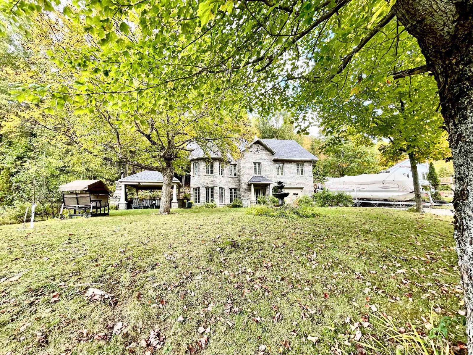 2291 Ch. Des Chênes E. Property Photo 32