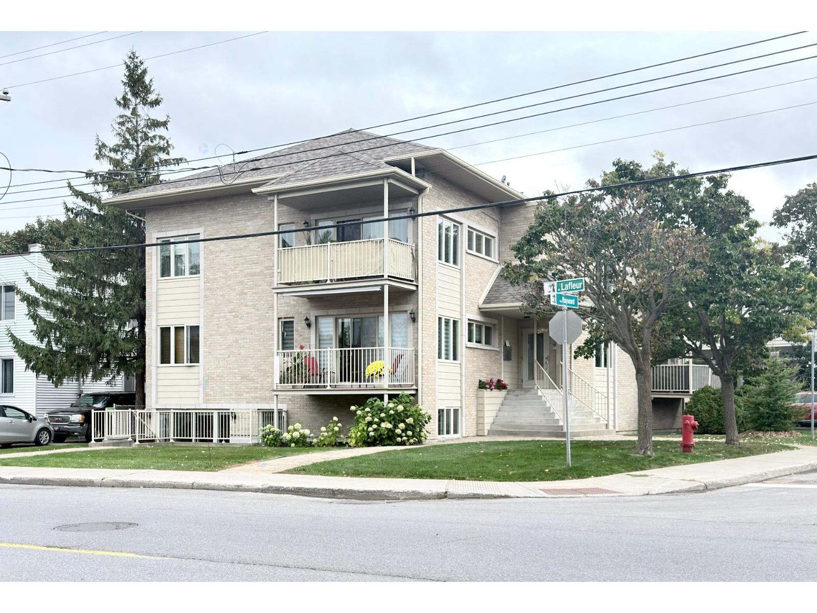 113 Av. Lafleur, #100 Property Photo 1