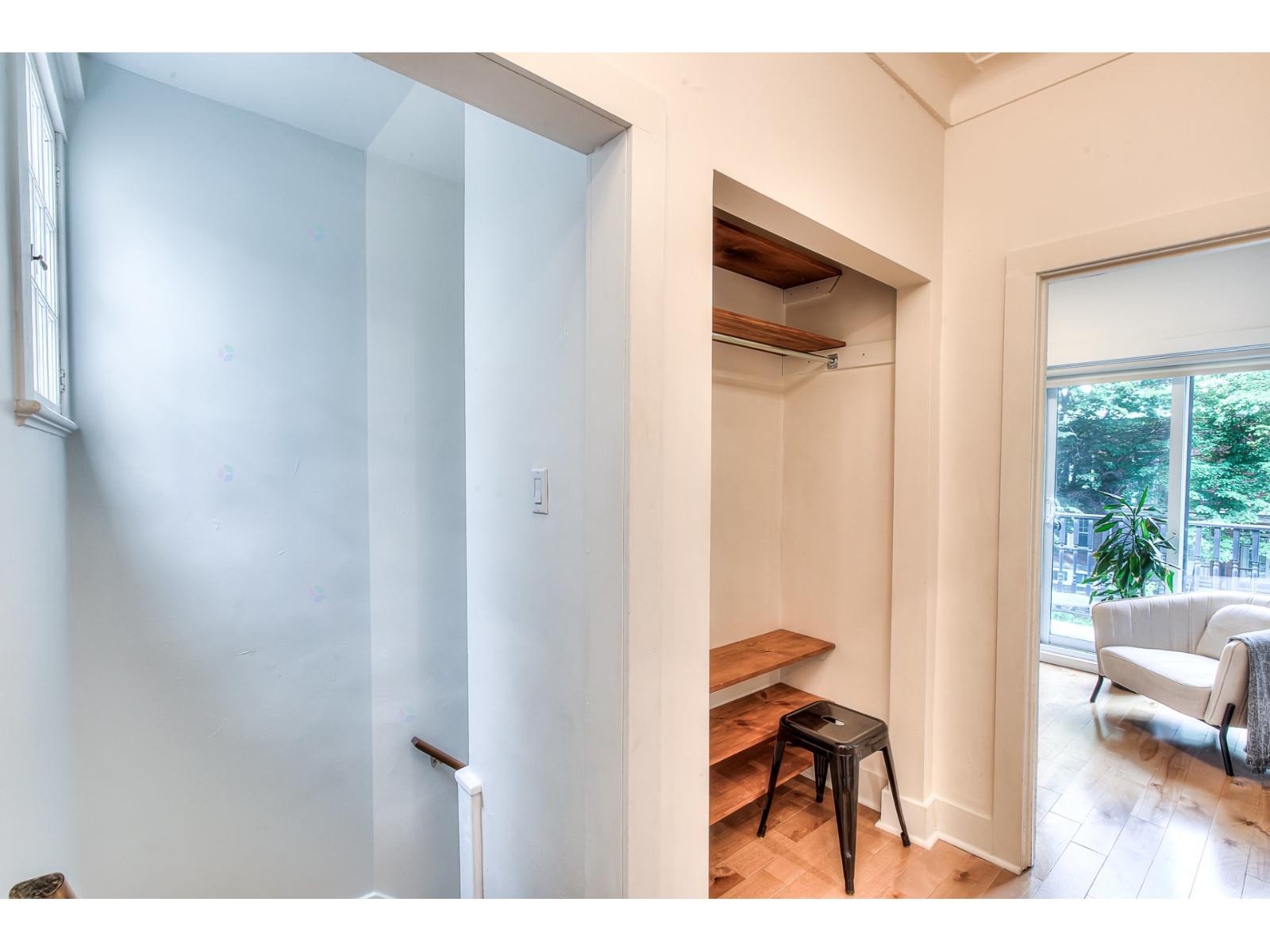 4545 Av. Earnscliffe Property Photo 3