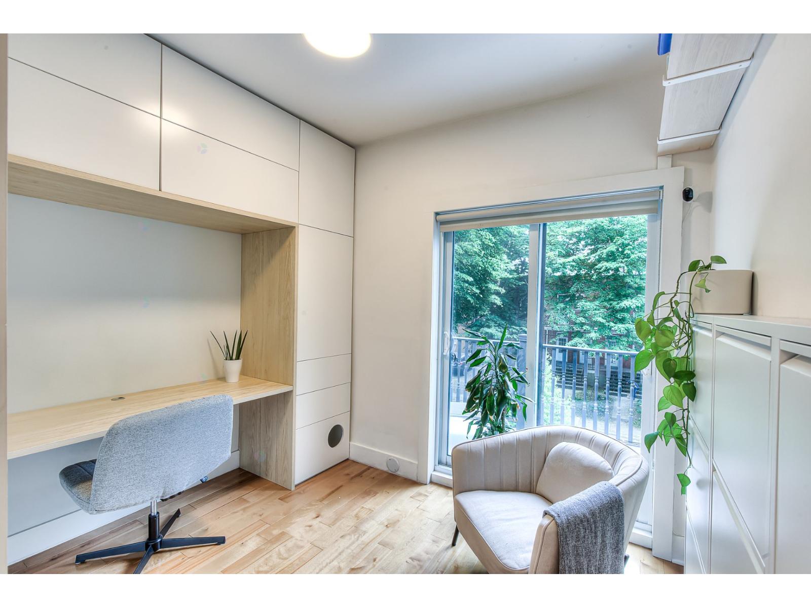 4545 Av. Earnscliffe Property Photo 4