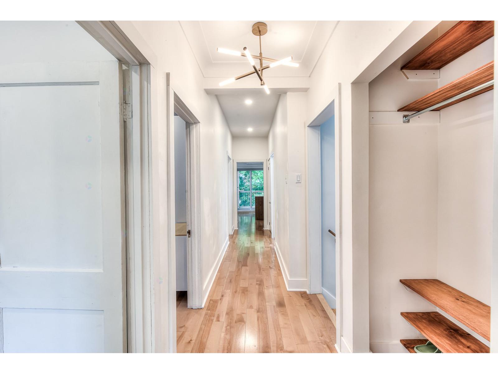 4545 Av. Earnscliffe Property Photo 6
