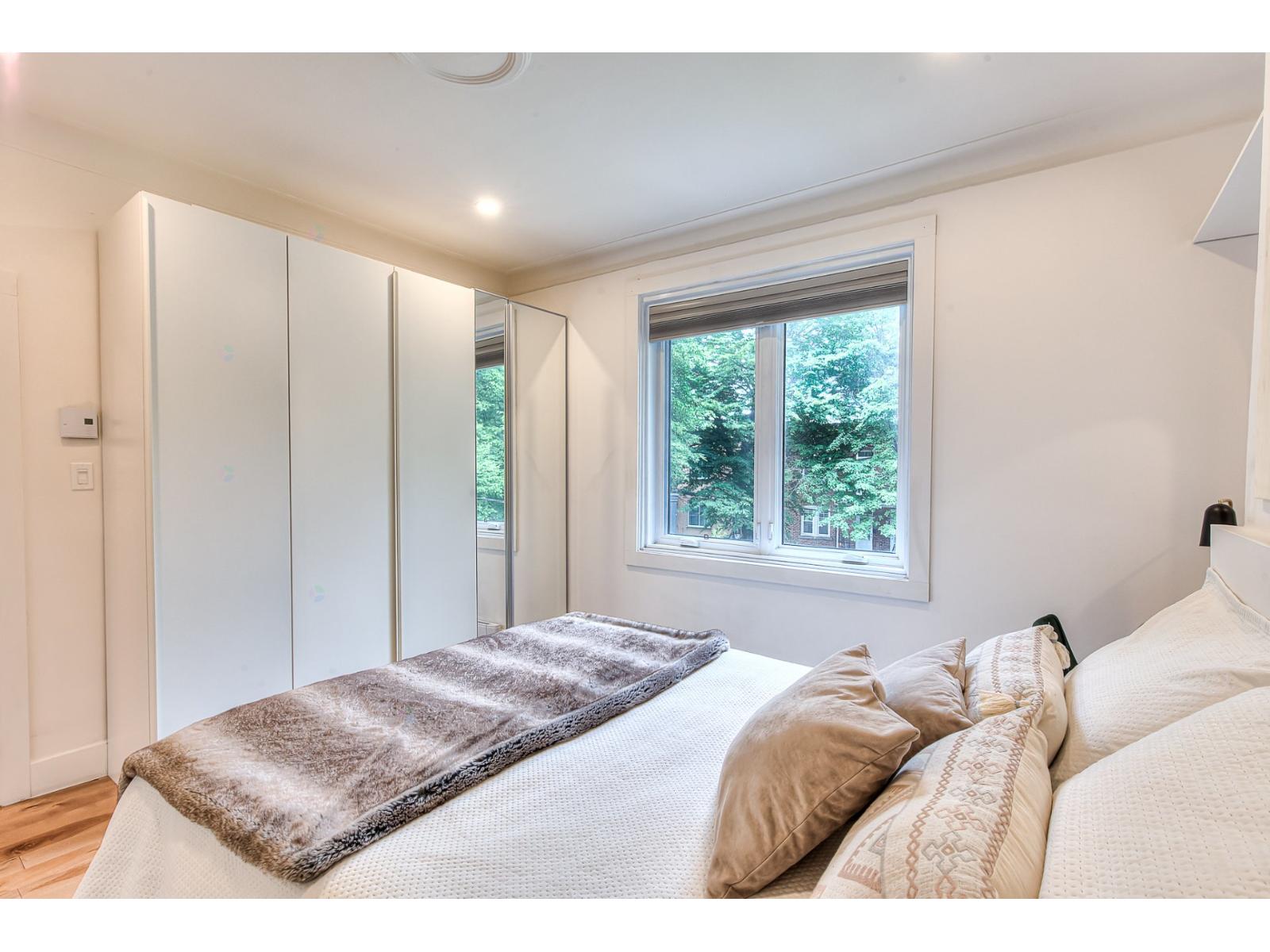 4545 Av. Earnscliffe Property Photo 8