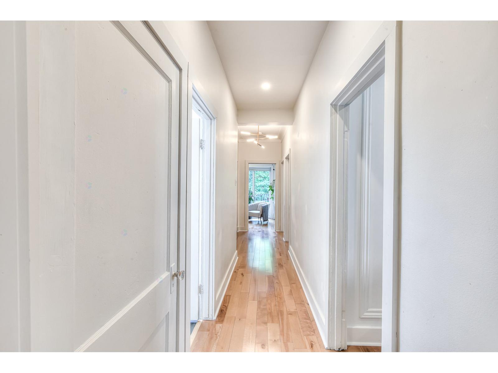 4545 Av. Earnscliffe Property Photo 13