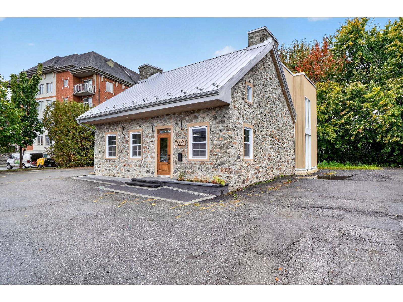 509 Rue Notre-dame, #2 Property Photo 1