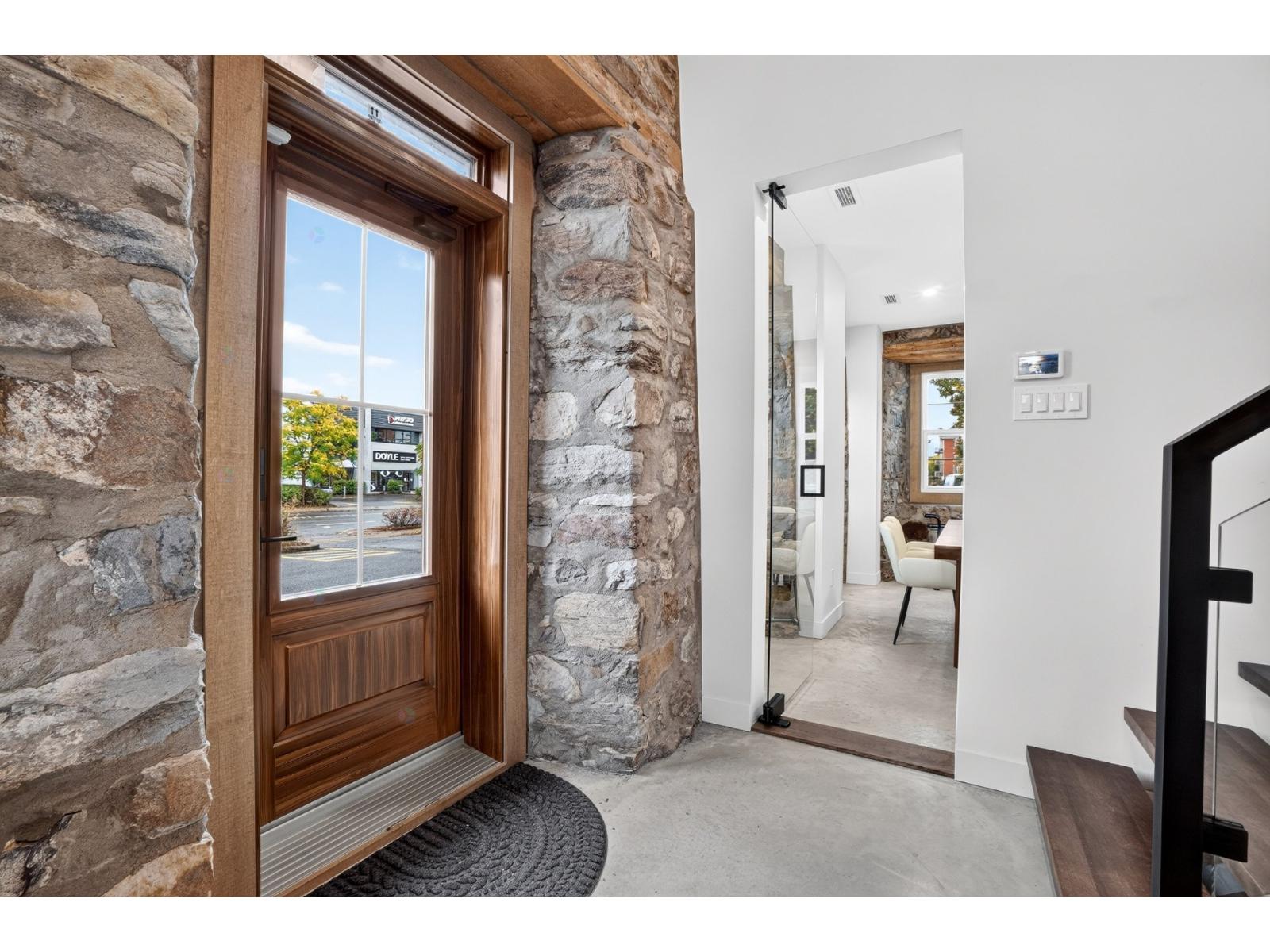 509 Rue Notre-dame, #2 Property Photo 3