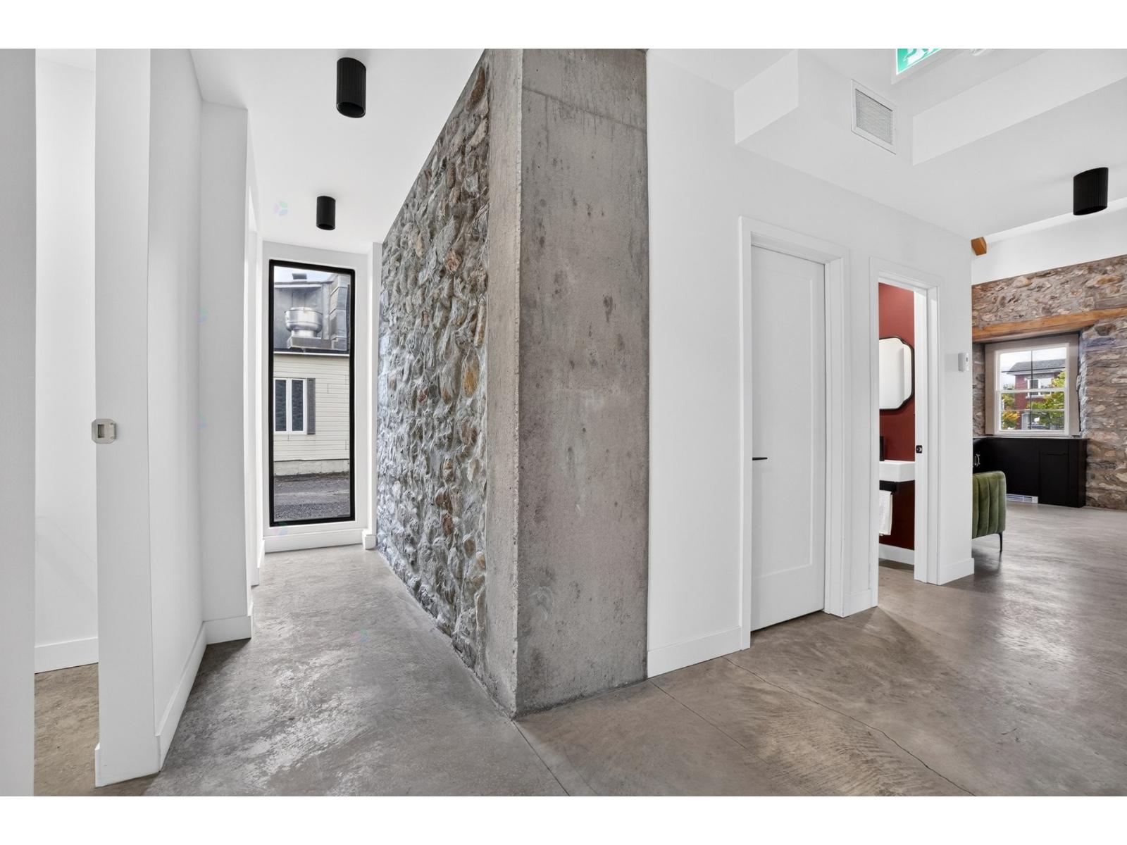 509 Rue Notre-dame, #2 Property Photo 9