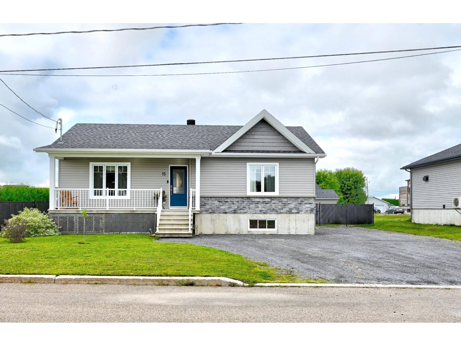 15 Rue Chevalier-de Lorimier Property Photo 1