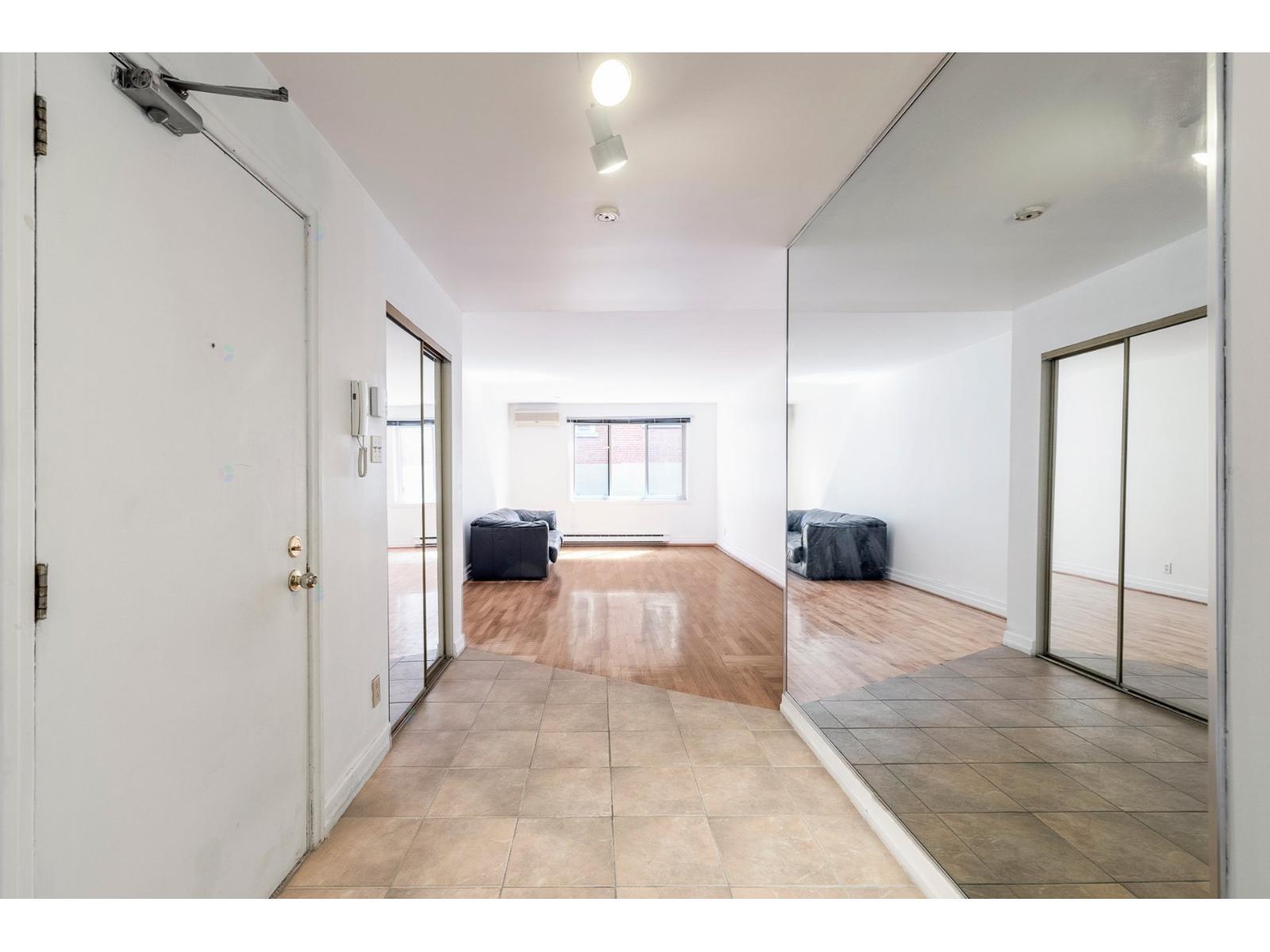 5835 Place Decelles, #6 Property Photo 3