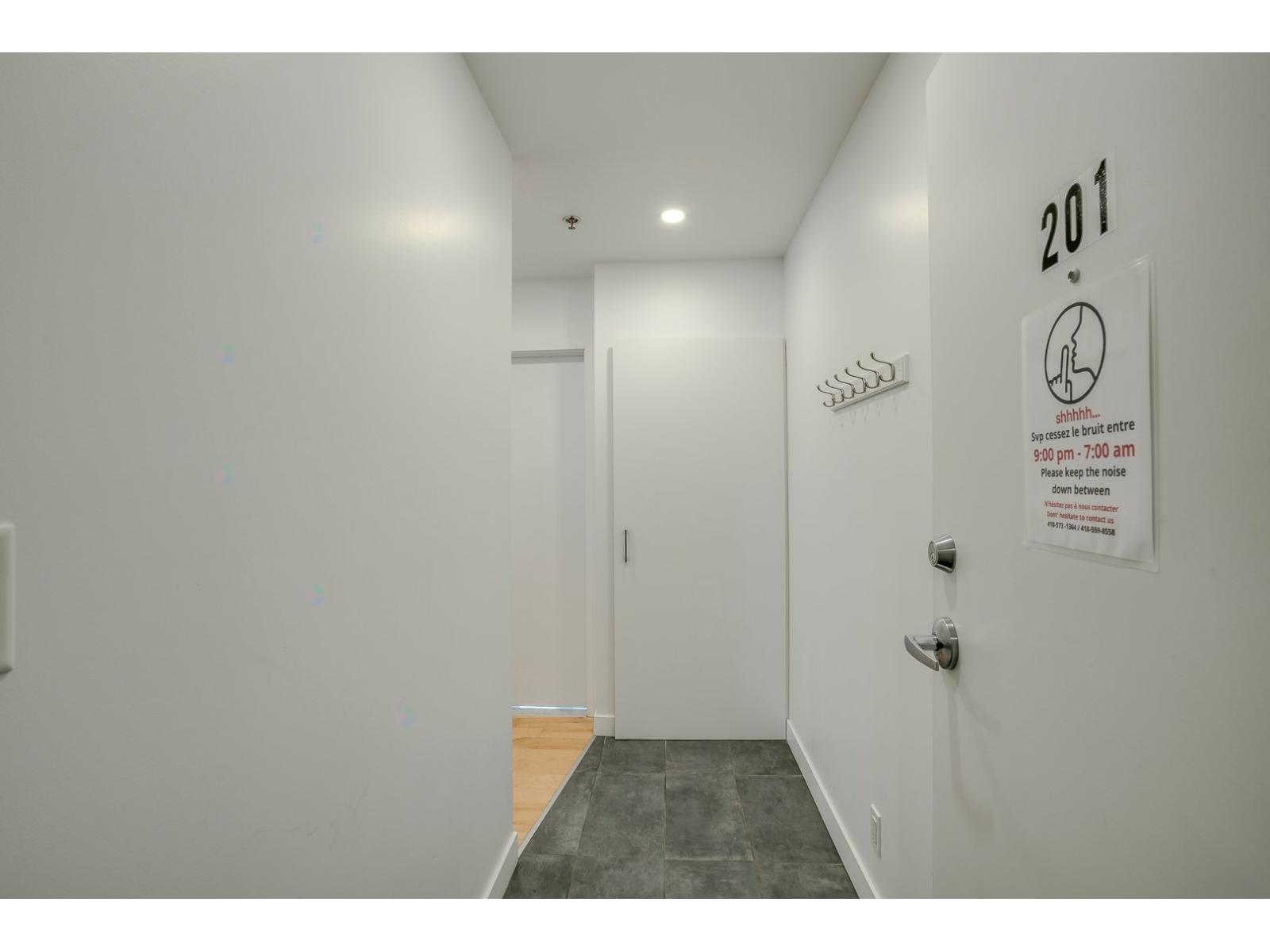 695 3e Avenue, #201 Property Photo 12