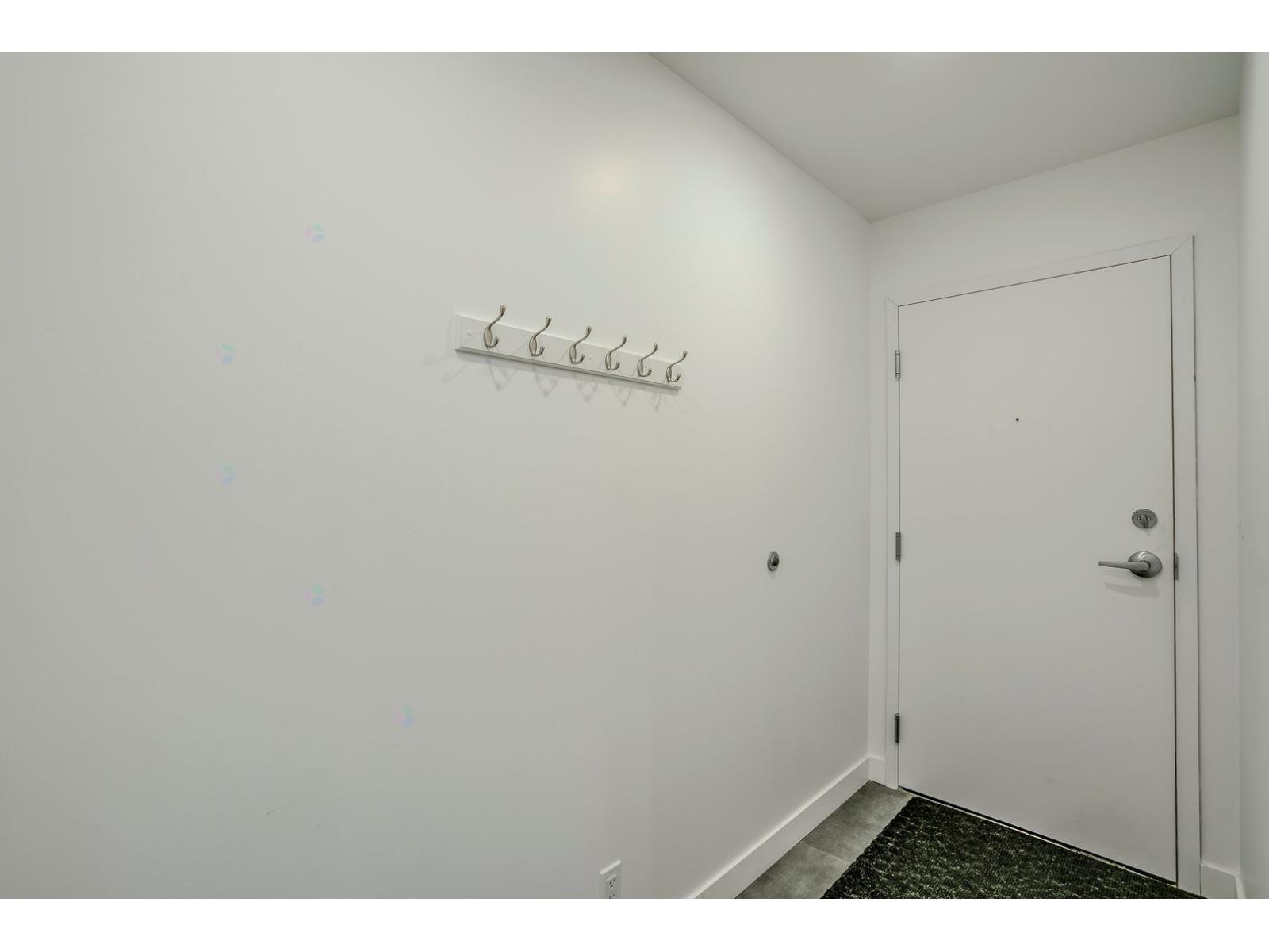 695 3e Avenue, #201 Property Photo 13