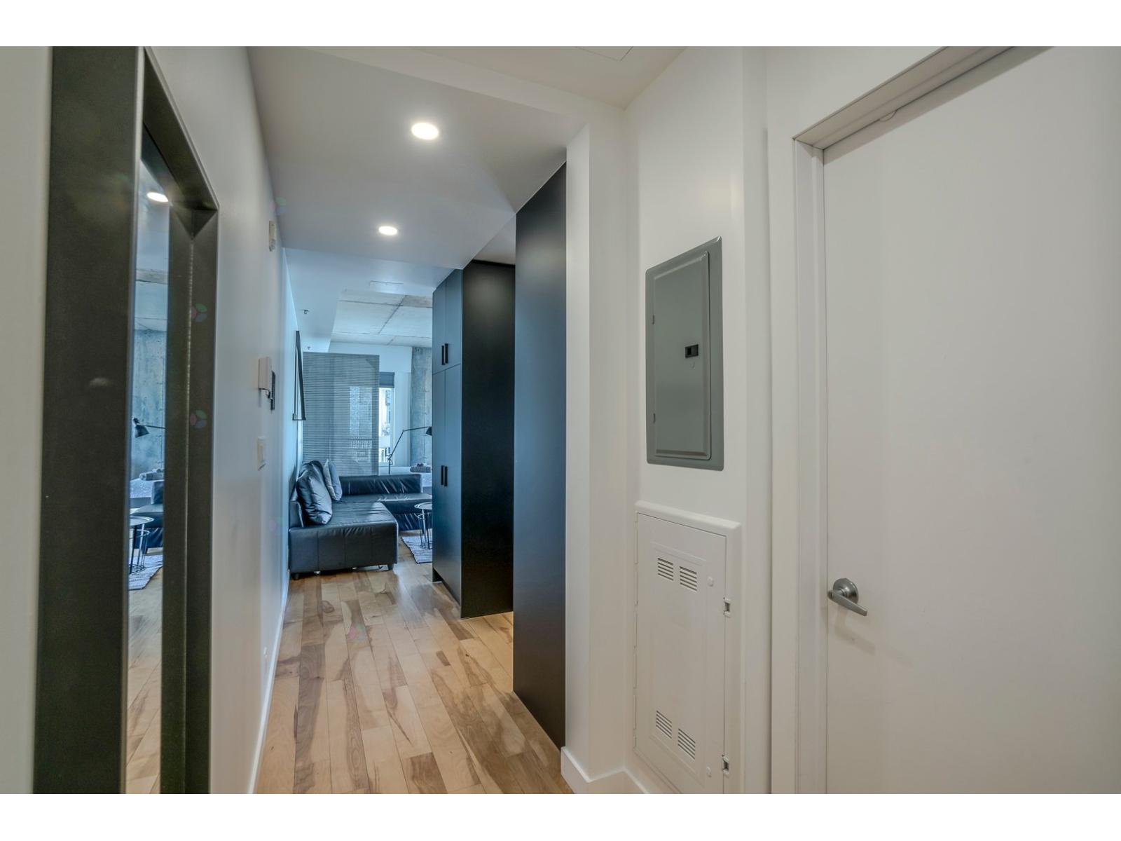 695 3e Avenue, #201 Property Photo 17