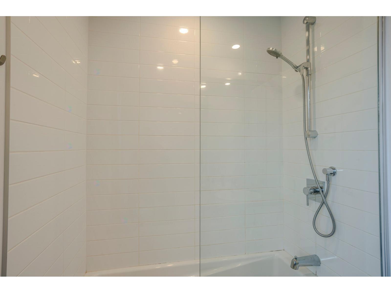 695 3e Avenue, #201 Property Photo 21