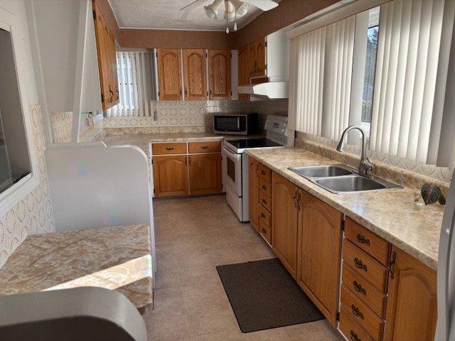 1380 Rue Centrale Property Photo 3