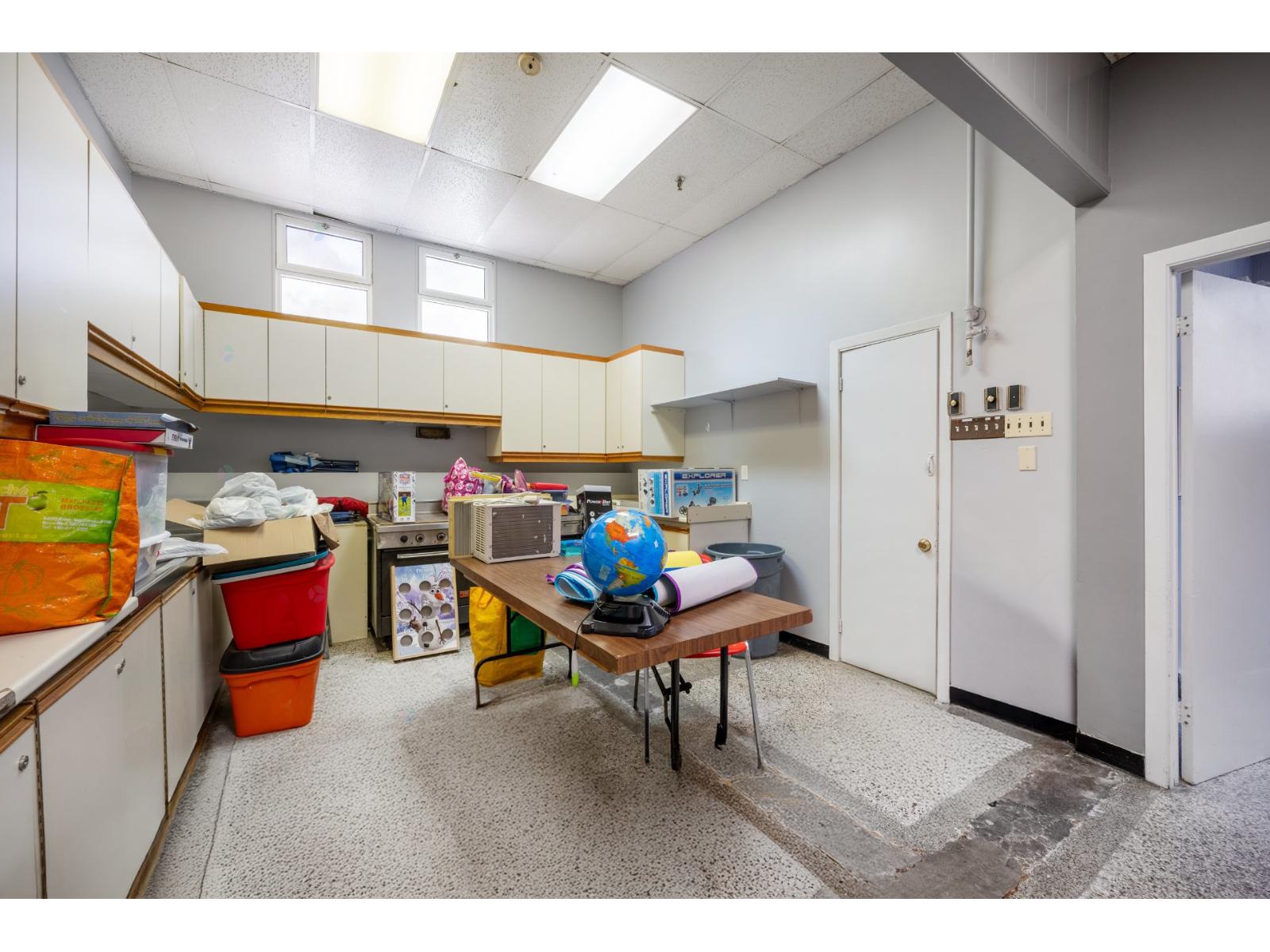 663 2e Avenue Property Photo 19