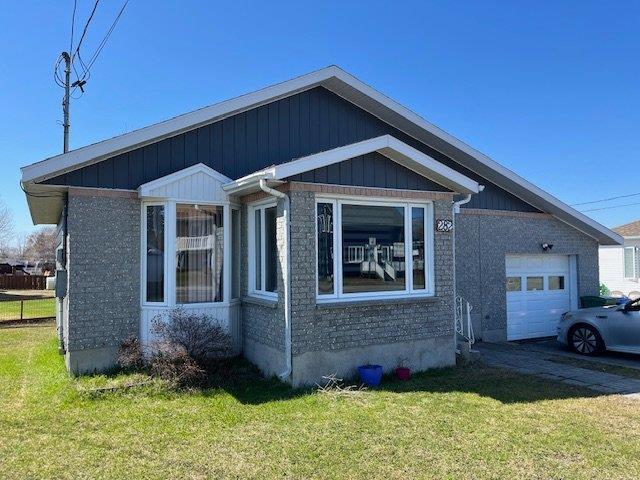 282 Av. Jacques-Cartier Property Photo 1