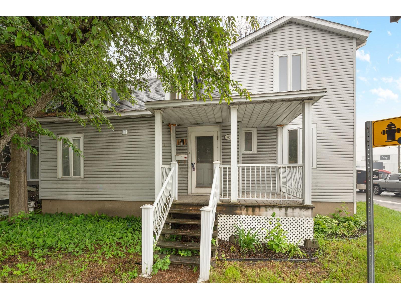 831 Rue Bellefeuille