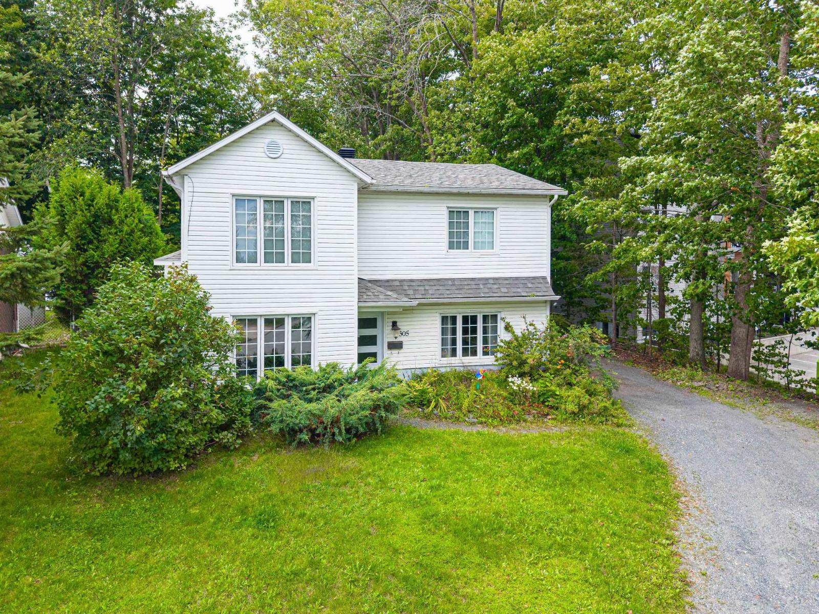 305 Rue Demers Property Photo 1