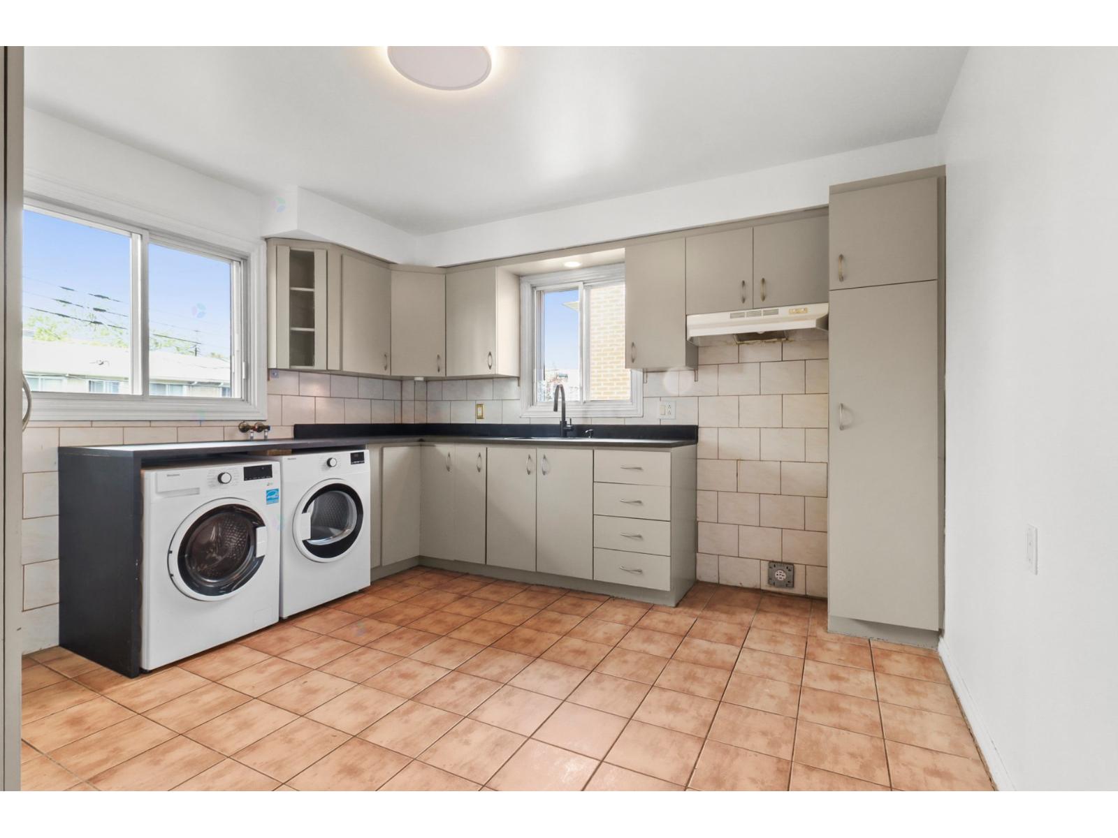 290 Rue Émile Property Photo 12