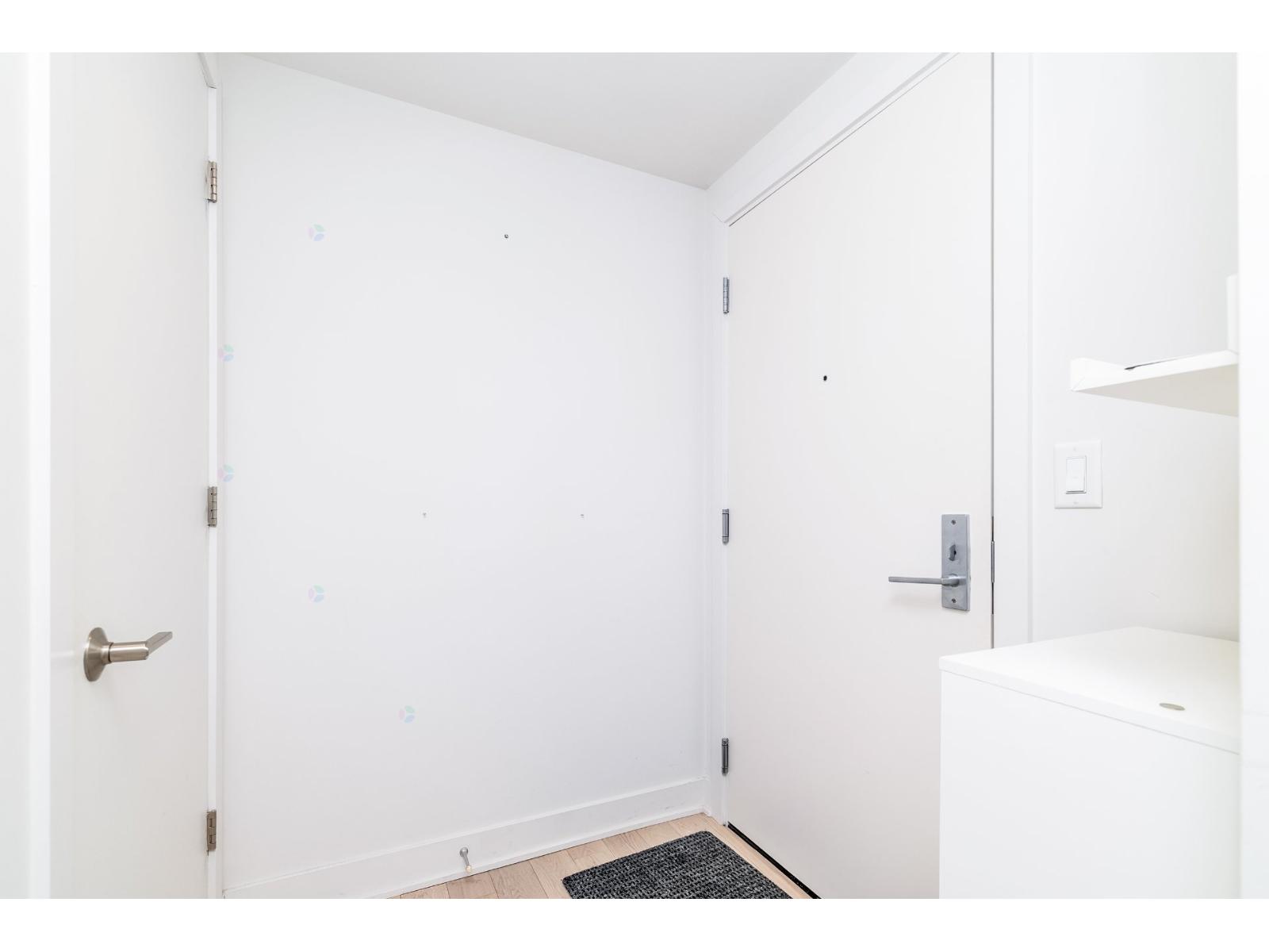 1288 Rue St-antoine O., #4206a Property Photo 3