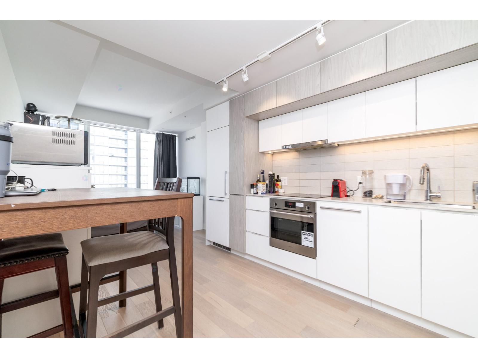 1288 Rue St-antoine O., #4206a Property Photo 4